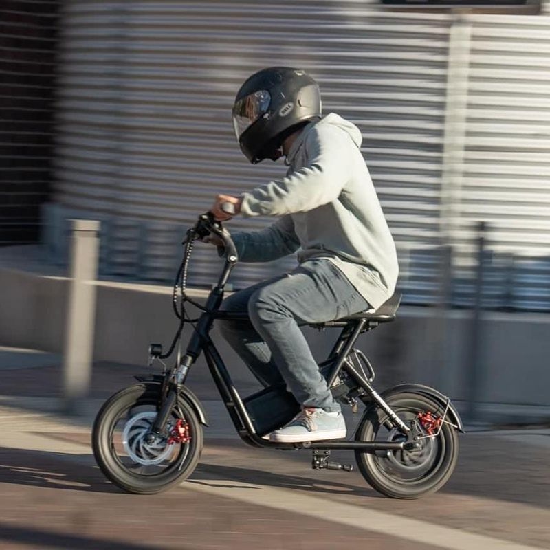 Emove RoadRunner V2: The Seated Long-Distance Cruiser