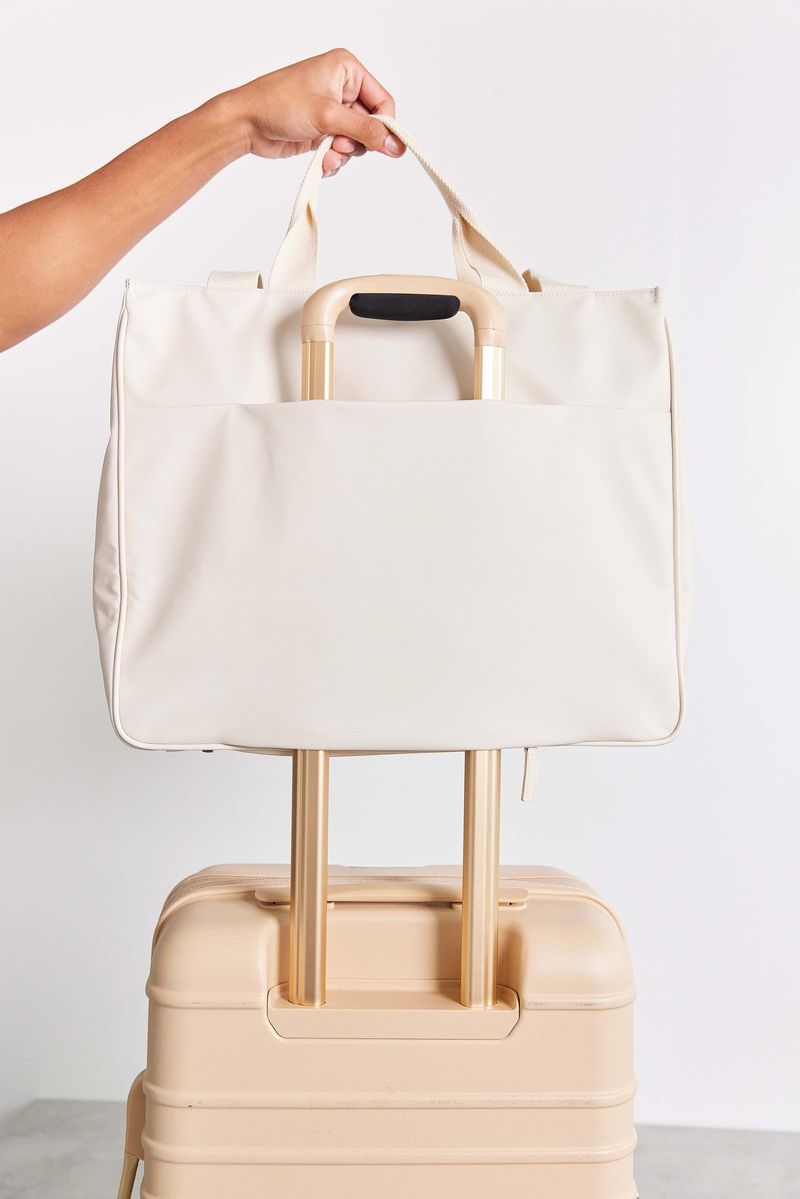 BÉIS East-to-West Tote — sleek silhouette, weekender capacity