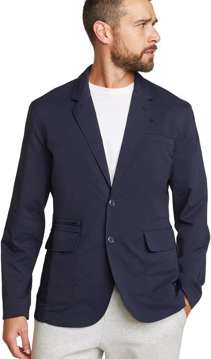 Eddie Bauer Voyager II Jacket: City-to-Trail Elegance