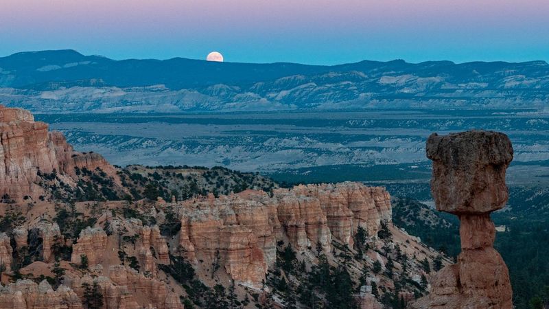 Full-Moon Hikes in the National Parks