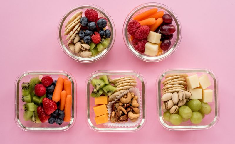 Snack smart to avoid “airplane belly”