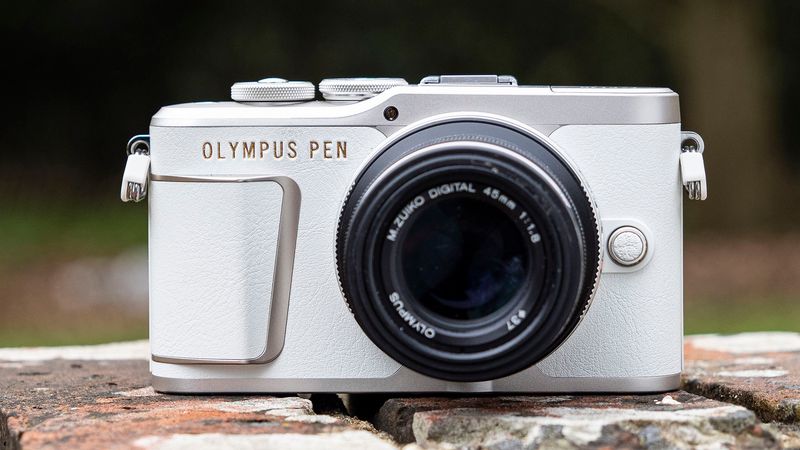 Olympus PEN E-PL10: Fashion-Forward Photography