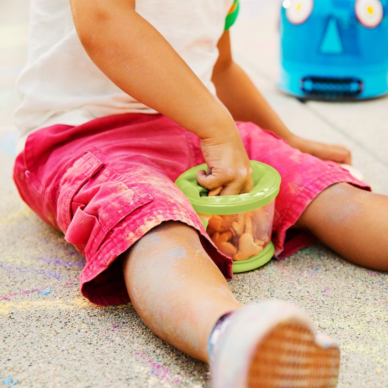 Munchkin Snack Catcher