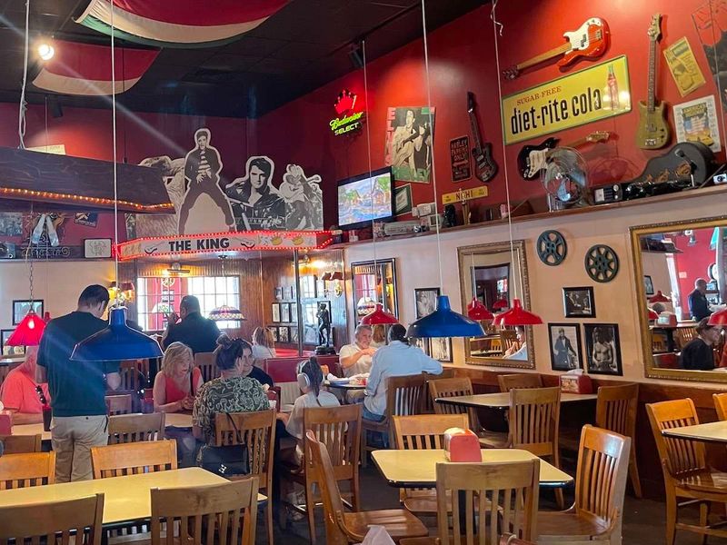 Fuddruckers