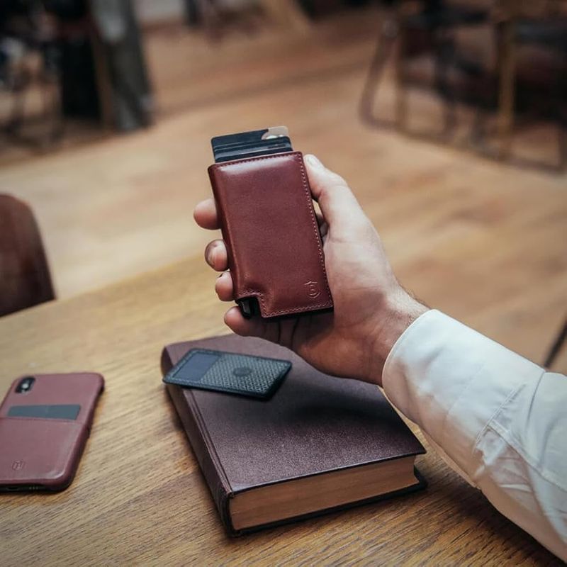 Ekster Parliament Wallet - Smart Technology Meets Luxury