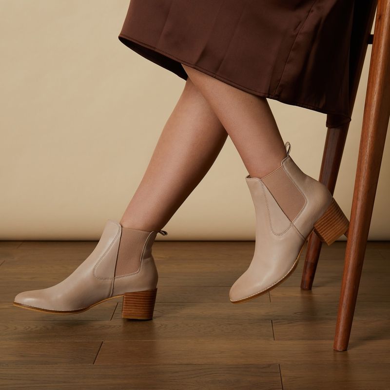 Heeled ankle boots (sleek shaft)