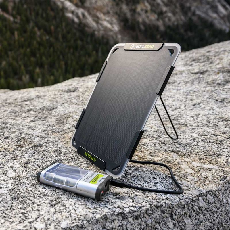 Goal Zero Nomad 5 + Guide 10 Kit (AA/AAA + USB power)