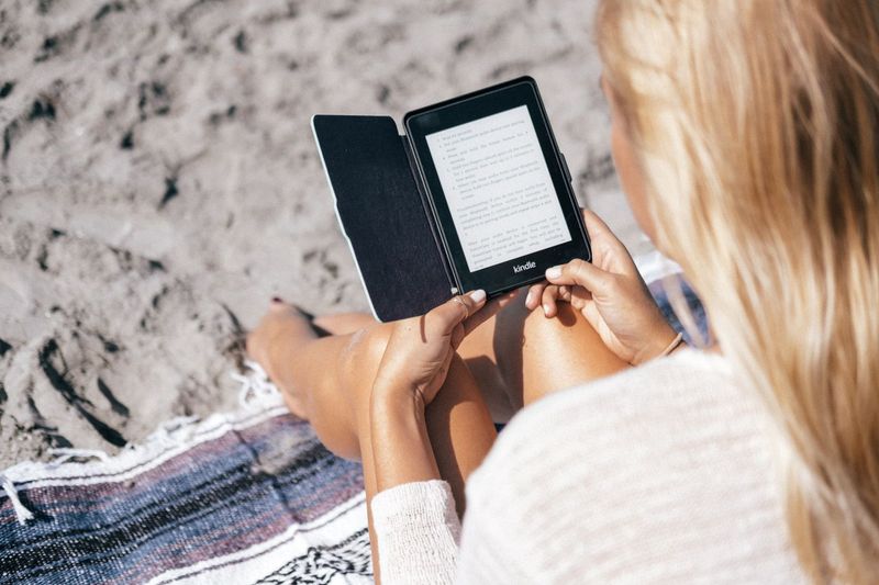 E-Reader for Airports & Red-Eyes