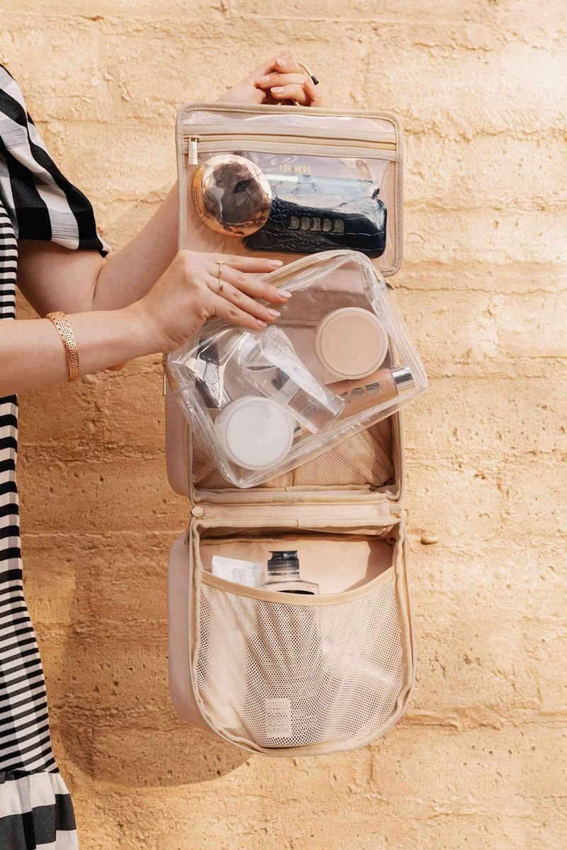 Béis Hanging Cosmetic Case