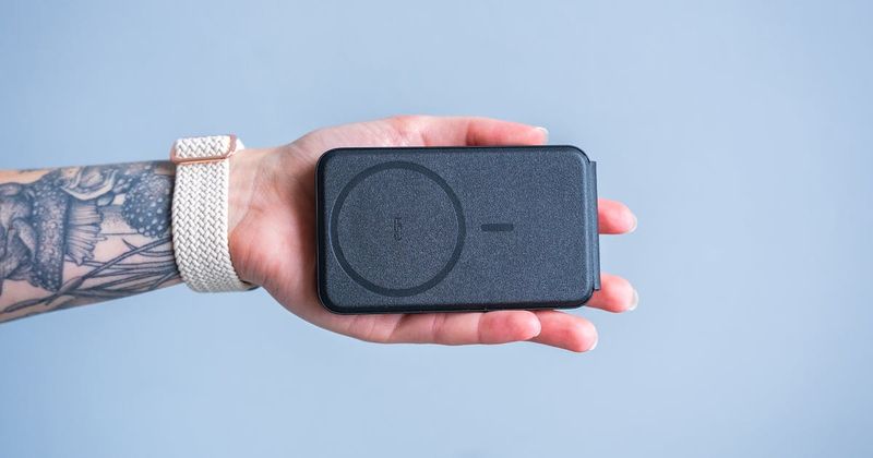 ESR HaloLock 3-in-1 Travel Charger