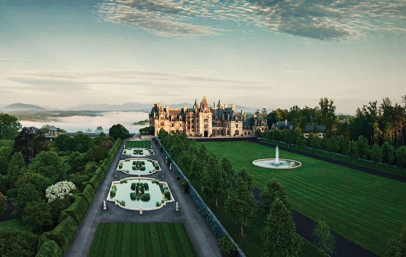 Asheville, North Carolina — Biltmore grandeur & Blue Ridge views
