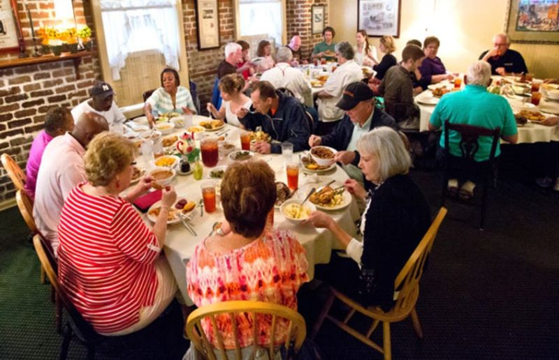 Mrs. Wilkes' Dining Room – Community Tables and Southern Charm