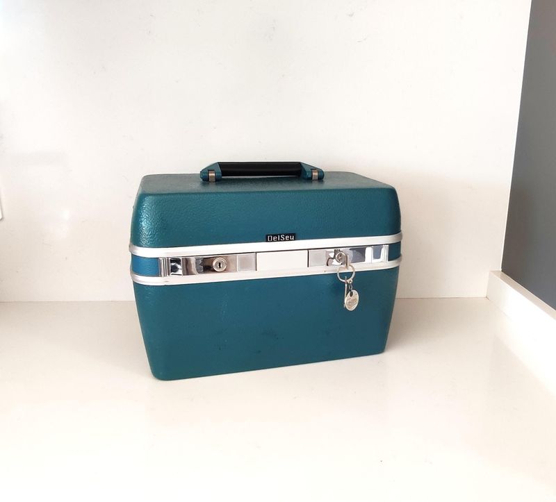 Delsey French Teal Vanity Case