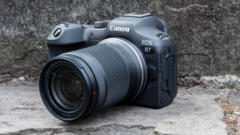 Canon EOS R7 — action-ready APS-C that’s still carry-on friendly