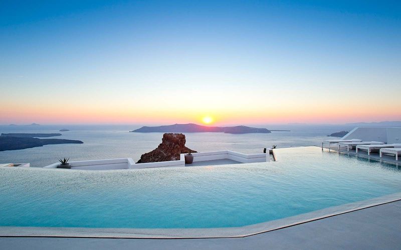 Hotel Infinity Pools