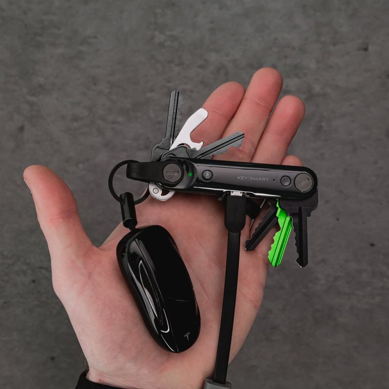 KeySmart Max: The Tech-Savvy Pocket Tool
