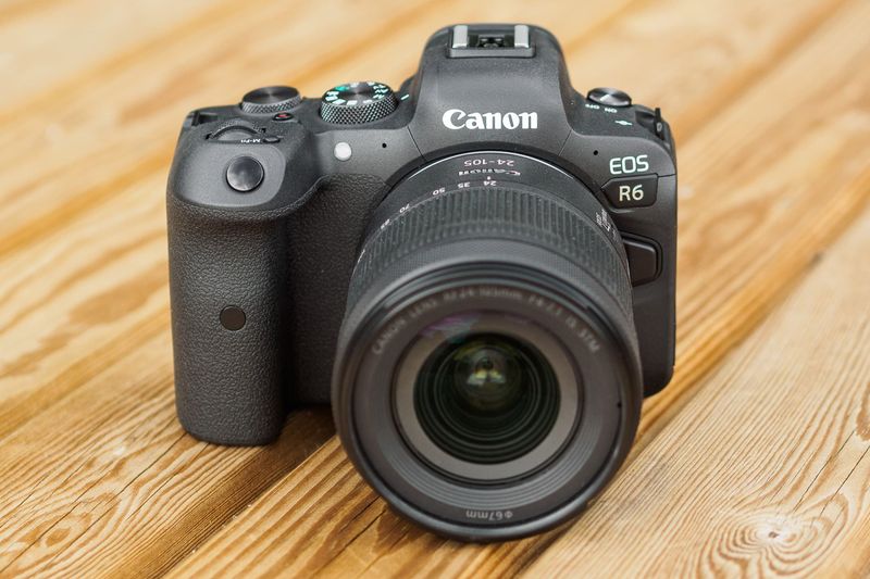 (Honorable mention) Canon EOS R6 (original)