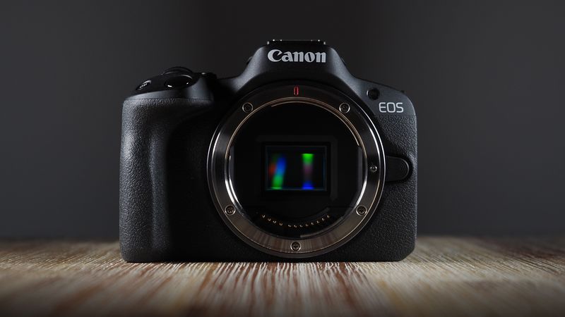 Canon EOS R50