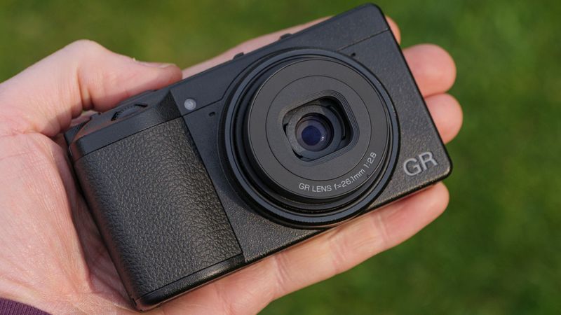 Ricoh GR IIIx (fixed 40mm-equiv compact) — 262 g