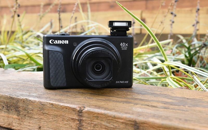 Canon SX740 HS