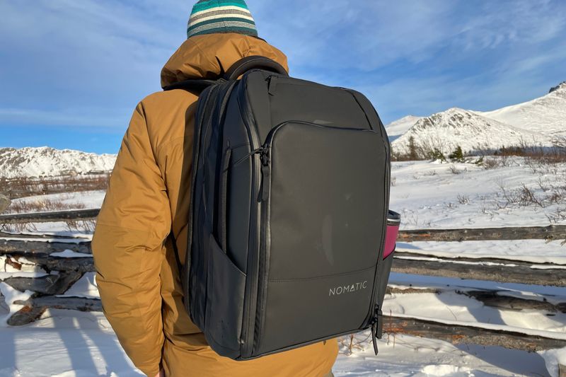 NOMATIC Navigator 30L Travel Backpack