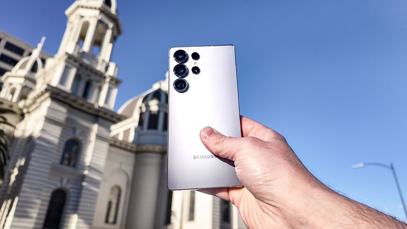 Samsung Galaxy S25 Ultra — Best Long-Range Zoom & Social-Ready Video