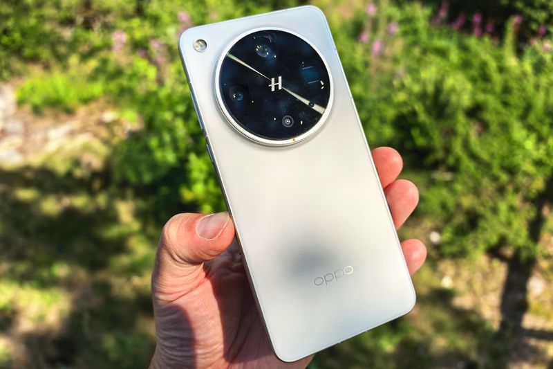 OPPO Find X8 Ultra — Best for Zoom Versatility (China-First)