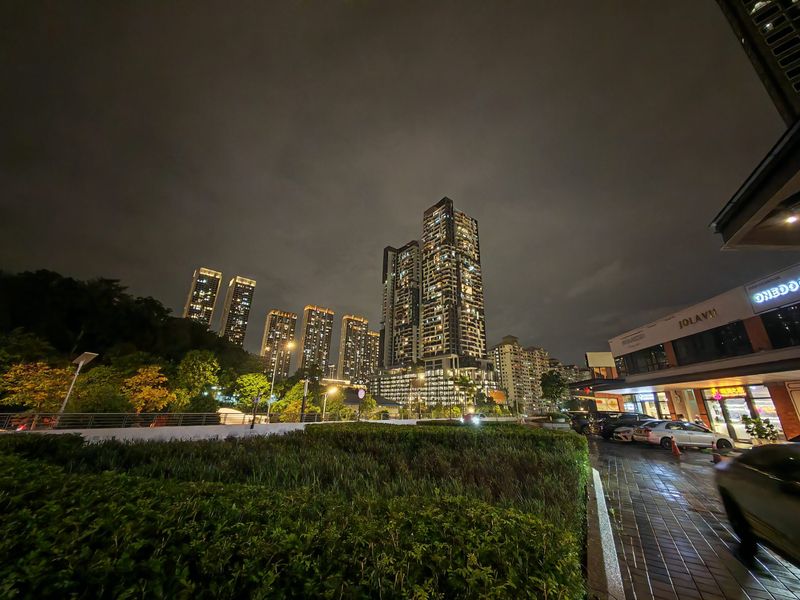 Honor Magic 7 Pro — balanced low-light with long-reach portraits