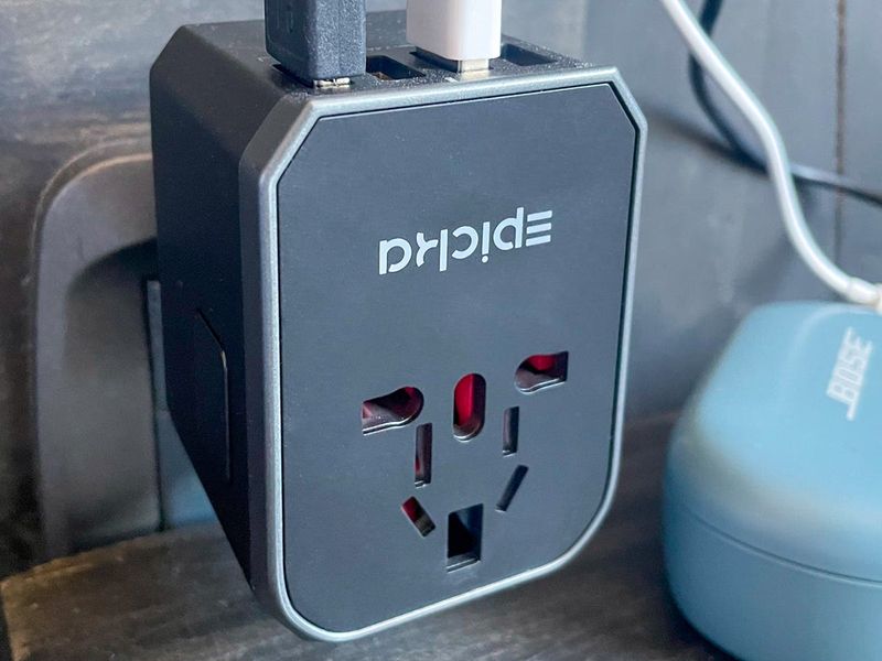Universal All-in-One Plug Bricks with Fuses and Sliders