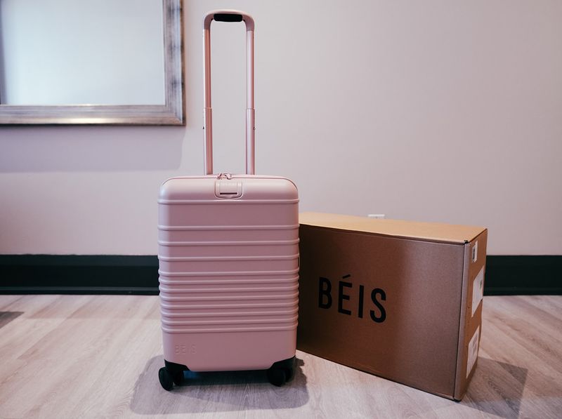 BÉIS 22-Inch Expandable Carry-On Roller