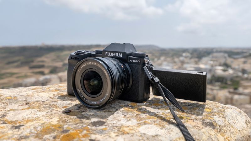 Fujifilm X-S20 (APS-C mirrorless) — 491 g body