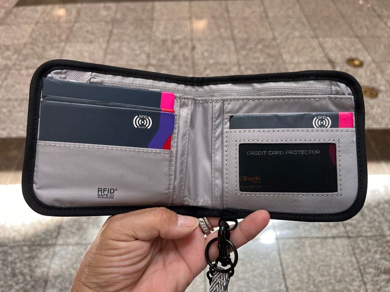 Pacsafe RFIDsafe V100 Bi-Fold Wallet