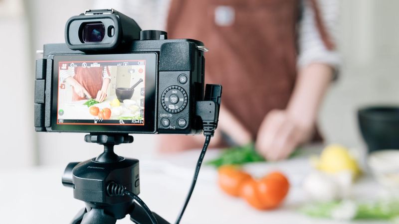 Panasonic Lumix G100