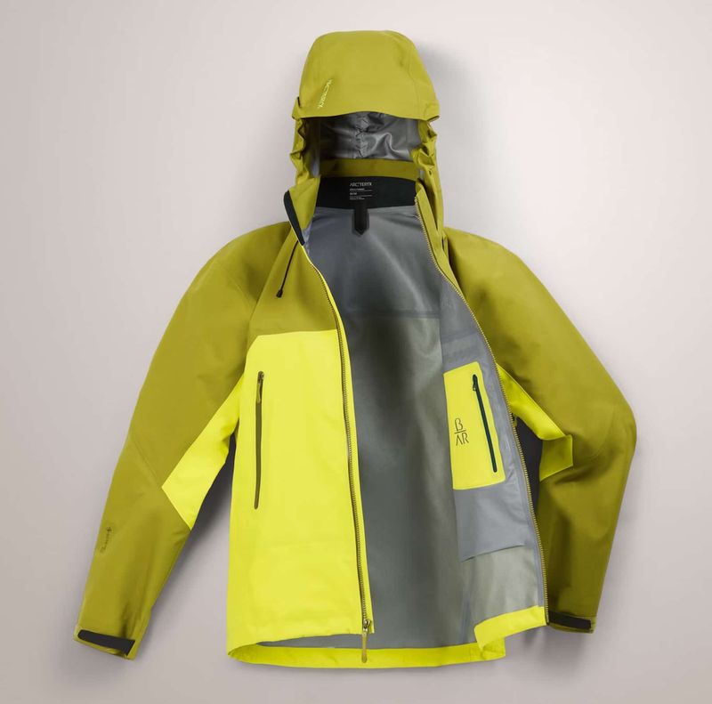 Arc'teryx Beta AR (2025) — Premium storm protection that lasts