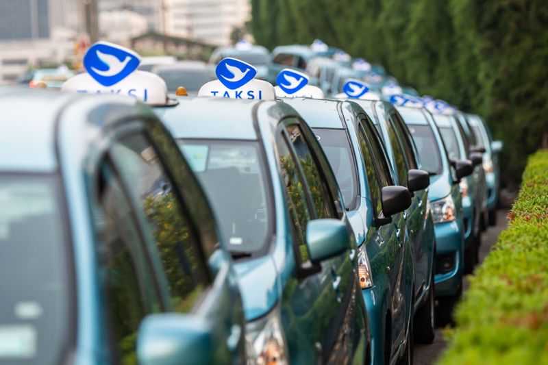 Taxi tricks (unlicensed cars, rigged meters, route padding)