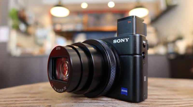 Sony RX100 VII – Best Pocket Zoom for Skyline and Street