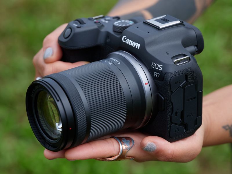 Canon EOS R7