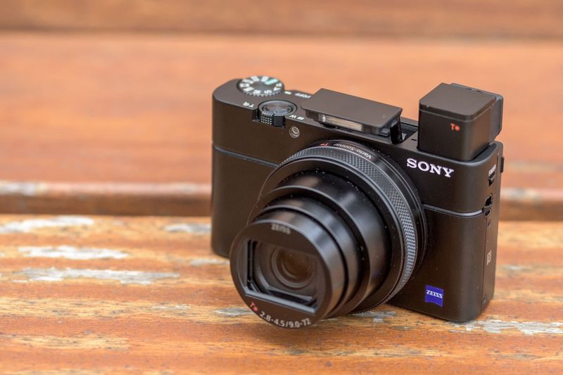 Sony RX100 VI – Slightly Older, Still a Night-City Workhorse
