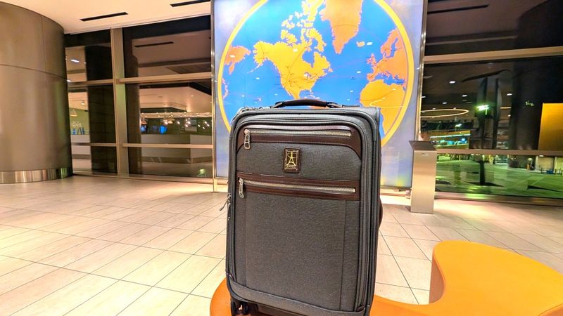 Travelpro Platinum Elite 21-Inch Carry-On Spinner