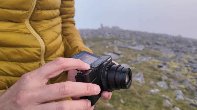 Sony RX100 VII – Pocket-sized with a 24-200 mm zoom, fast autofocus, and excellent image quality - a leader in premium compacts.