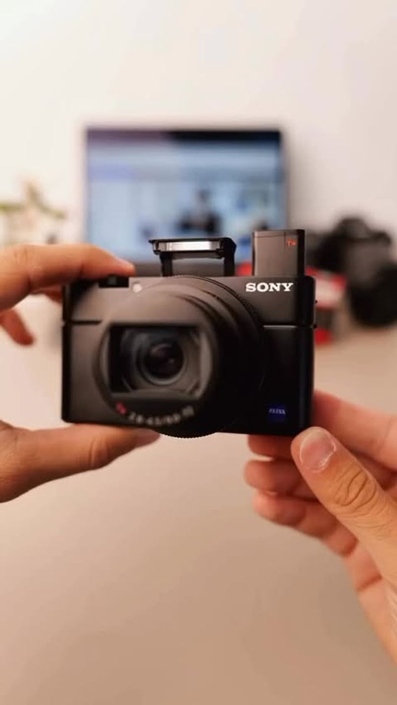 Sony RX100 VII – Pocketable with a 24-200 mm zoom, fast autofocus, and 4K video.