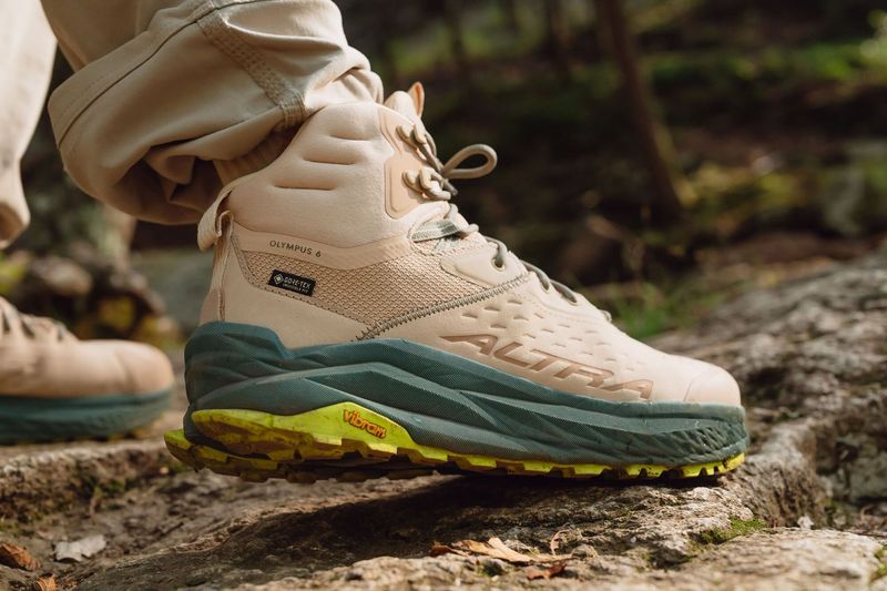 Altra Olympus 6 Hike Mid GTX