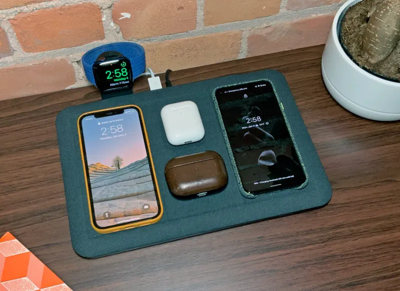 Mophie 4-in-1 Travel Charger - Versatile multi-port option