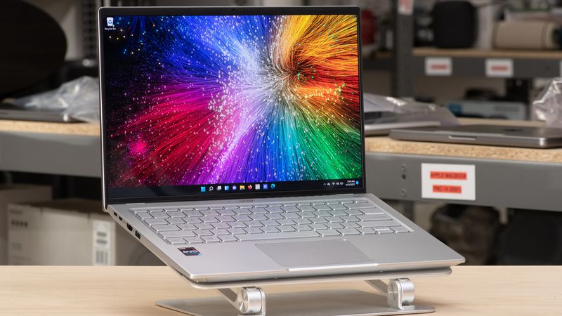 Best Mid-Range OLED Ultraportable: Acer Swift Go 14 (2024)