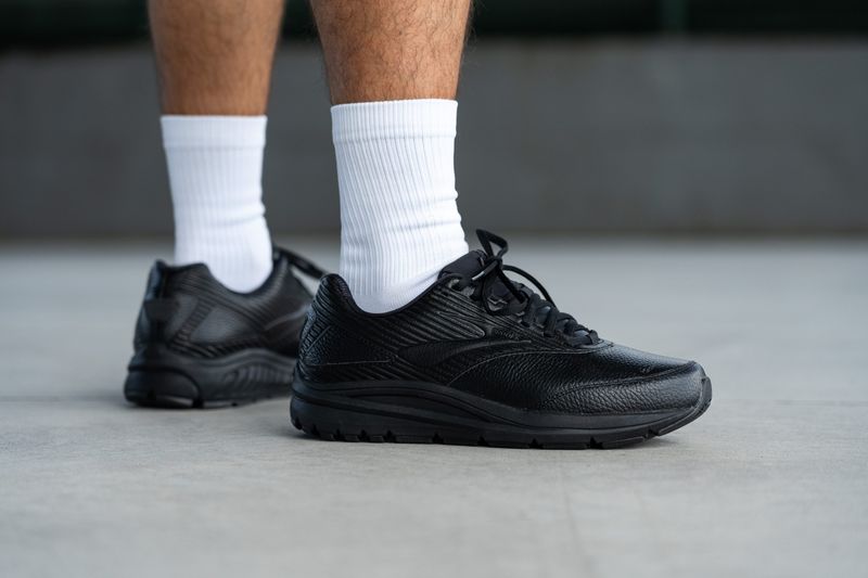 Brooks Addiction Walker 2 - Classic leather walking shoe with max support