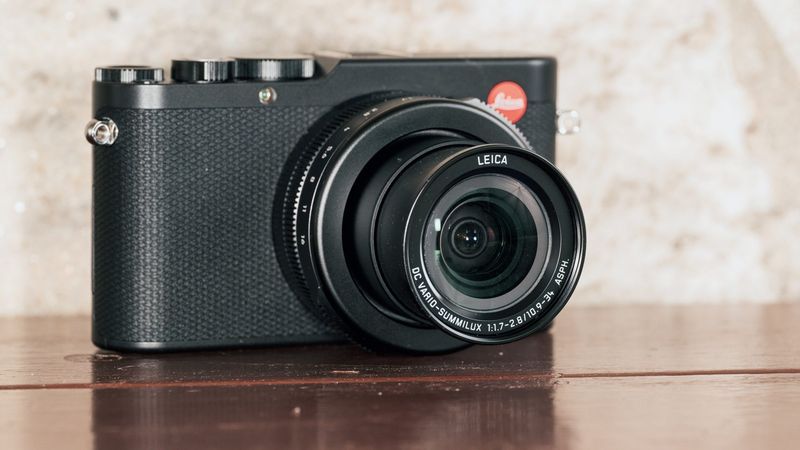 Leica D-Lux 8 – Luxury Compact That's Sneakily Practical for Trips