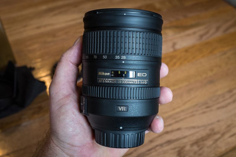 Nikon AF-S NIKKOR 28-300mm f/3.5-5.6G ED VR