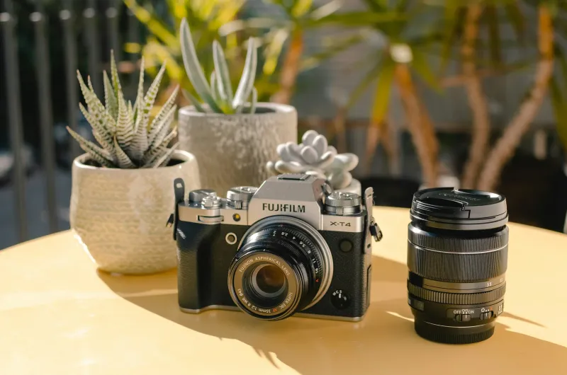 Fujifilm X-T5 (APS-C Mirrorless)