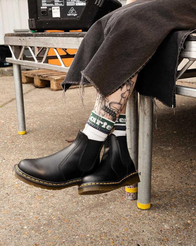Dr. Martens 2976 Smooth Leather Chelsea Boots