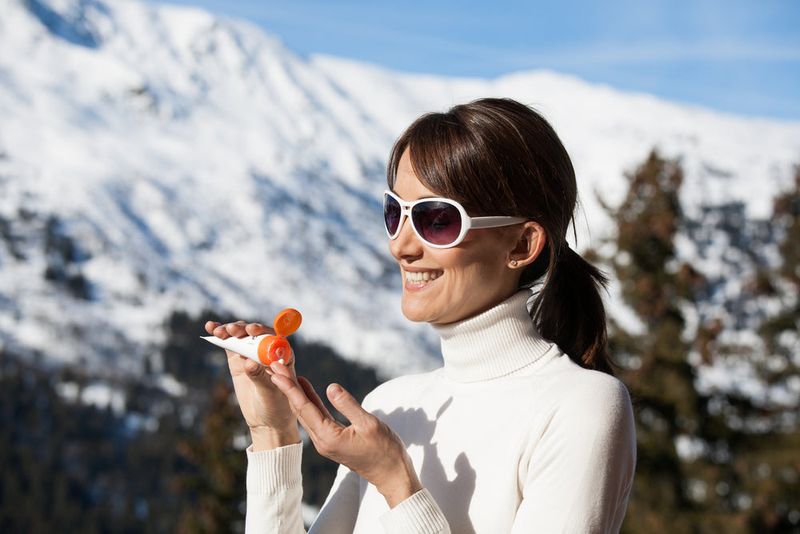 Sun protection (sunglasses + sunscreen)
